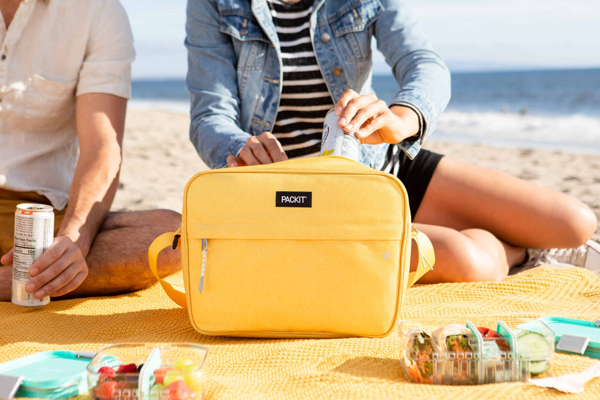 freezable-zuma-15-can-cooler-x4 2022_Lifestyle_Zuma-15-Can-Cooler_Lemonade_30_Lores.jpg