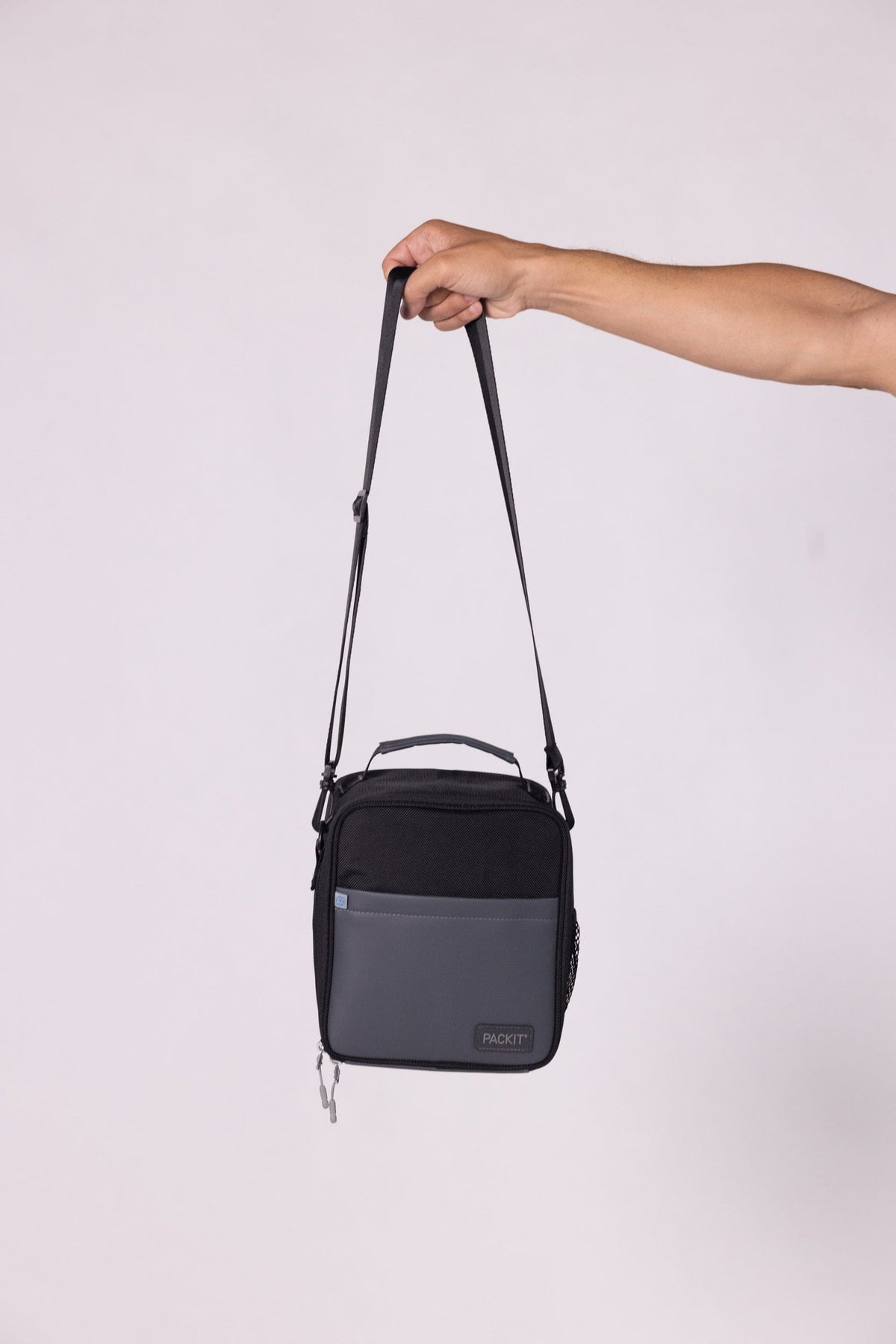 freezable-upright-lunch-box-u8 freezable-upright-lunch-box-black-gray-product-only_edit.jpg