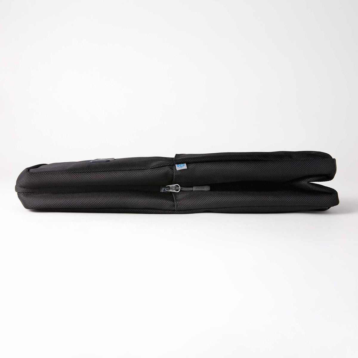 freezable-wine-carrier-t7 freezable-wine-carrier-black-ecofreeze-plus-flat.jpg