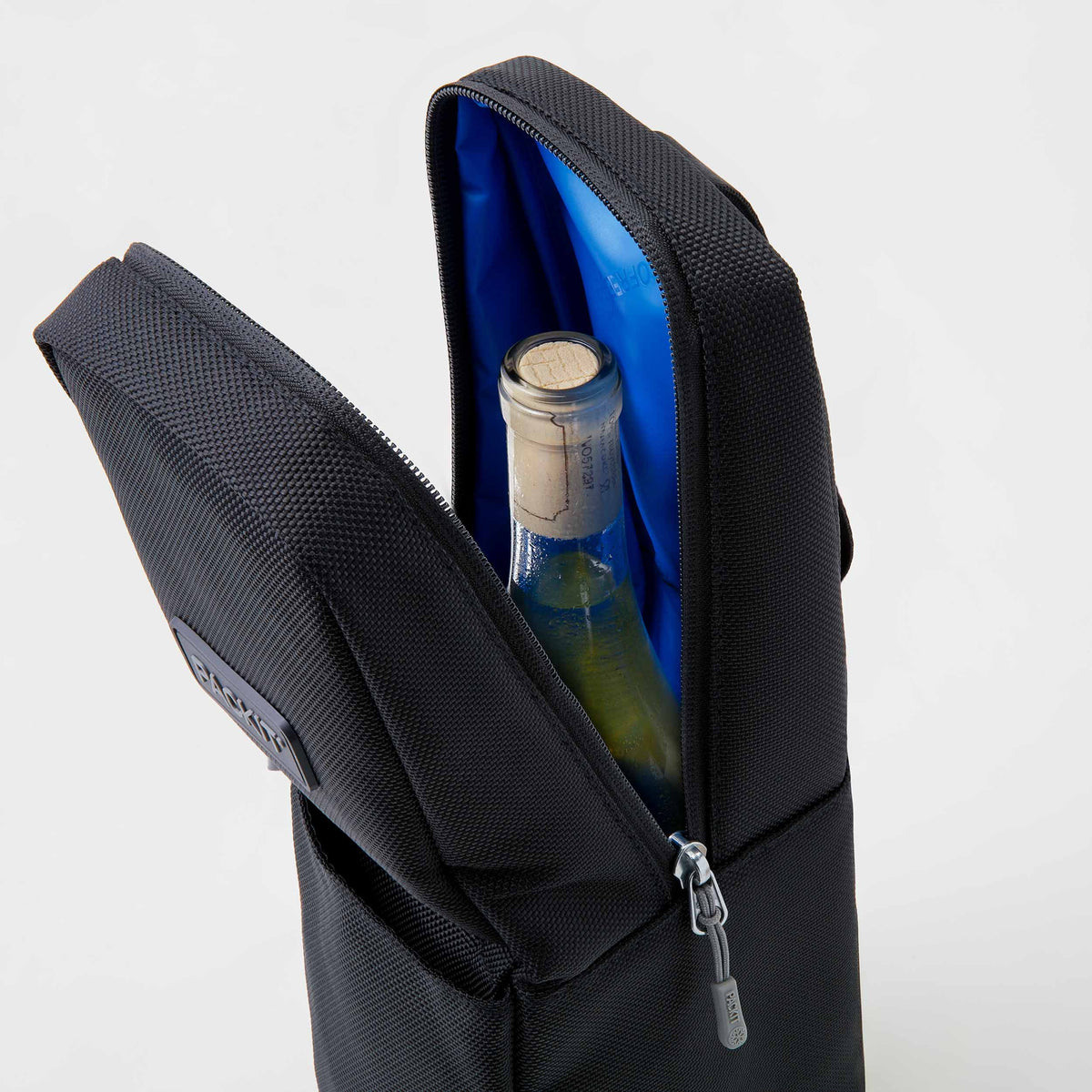 freezable-wine-carrier-t7 freezable-wine-carrier-black-ecofreeze-plus-top-view-with-wine.jpg