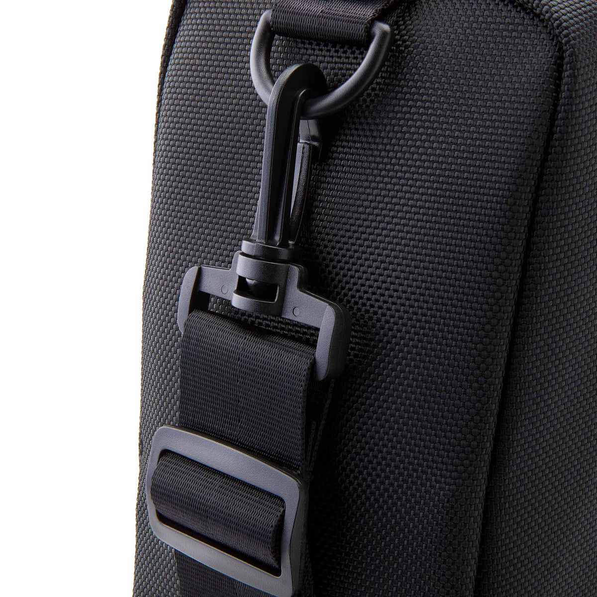 freezable-wine-carrier-t7 freezable-wine-carrier-black-ecofreeze-plus-zoom-removable-strap.jpg